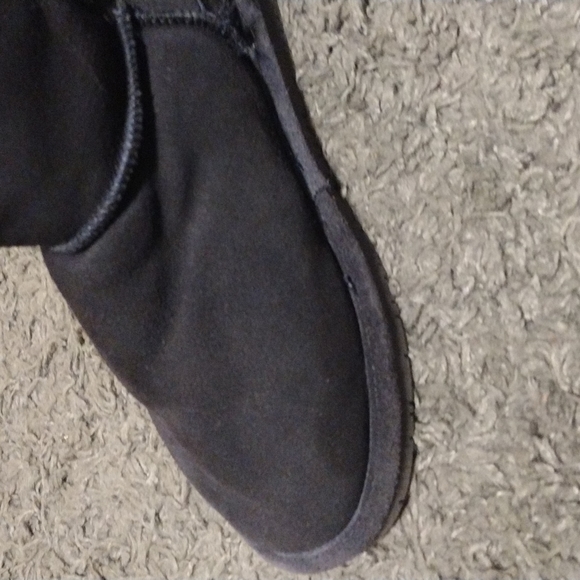 Bearpaw Tall Emma Suede Boots Size 7. Worn only once for an hour inside! - Picture 7 of 8